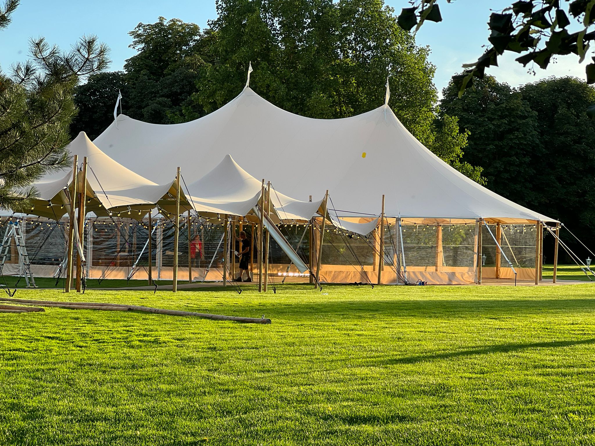 Sailcloth-Zelt von GS EVENTS am Abend